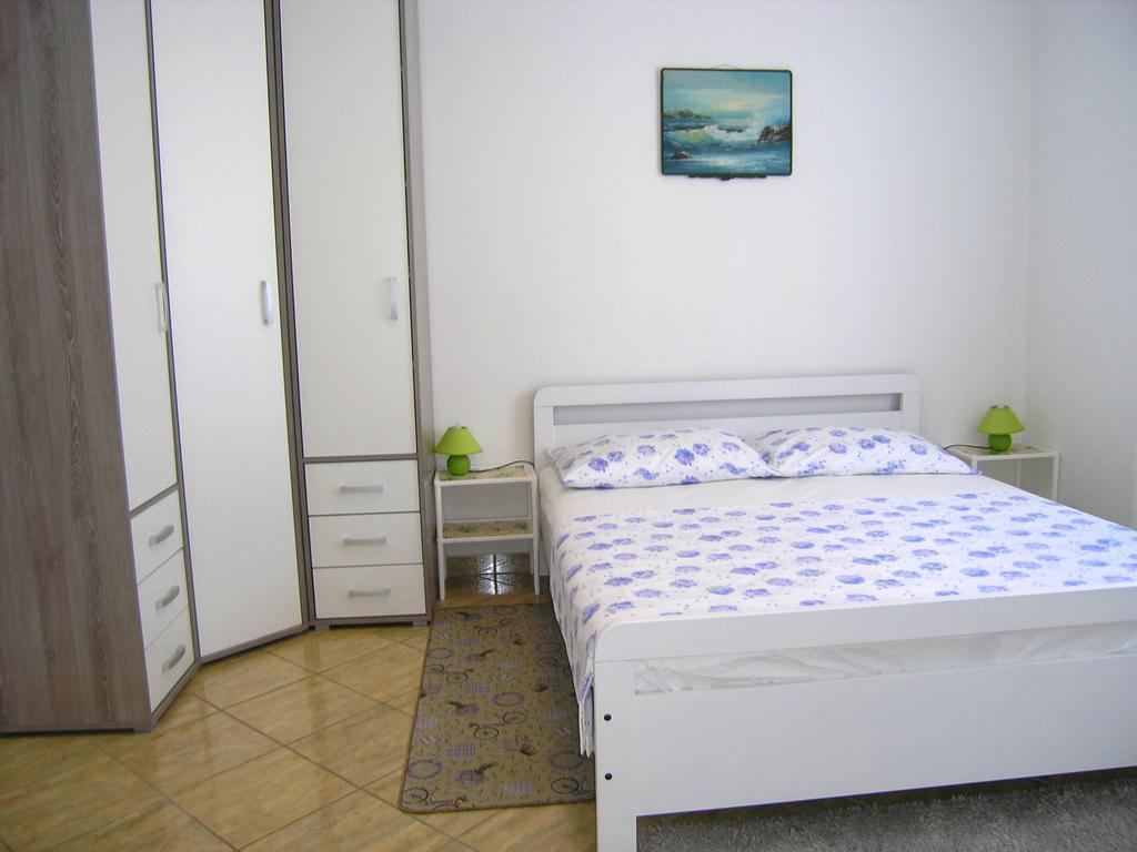 Apartman Vera Krk Town Luaran gambar