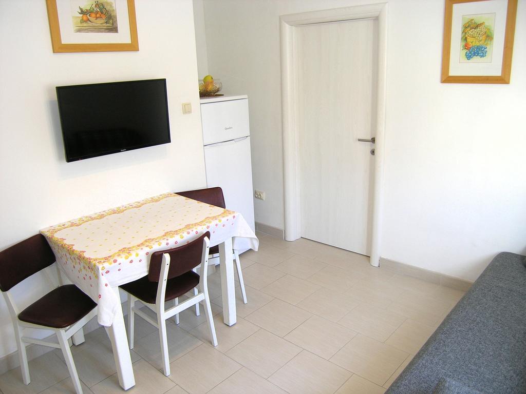 Apartman Vera Krk Town Luaran gambar